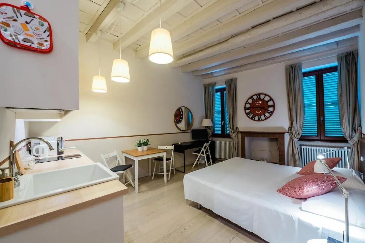 Art Street Studio Apartment Bergamo 0*,