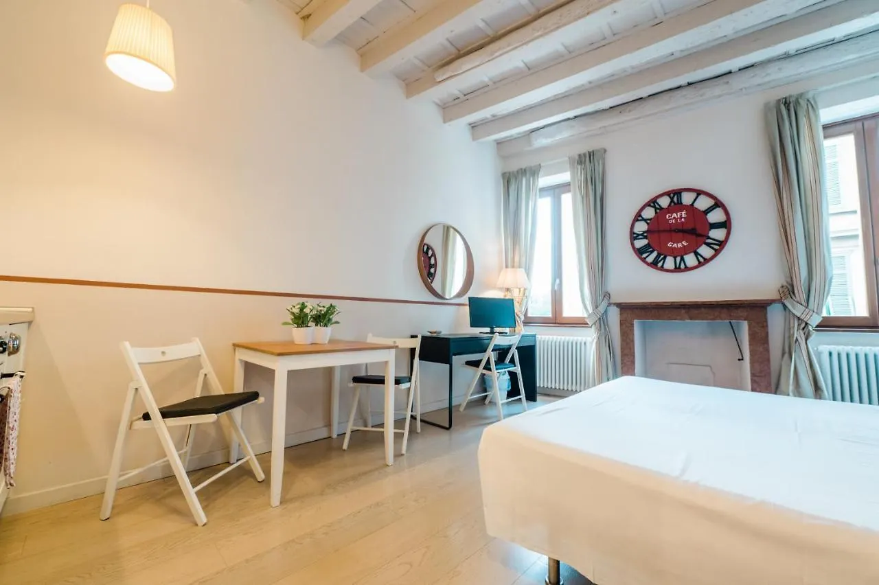 Art Street Studio Apartment Bergamo Italy